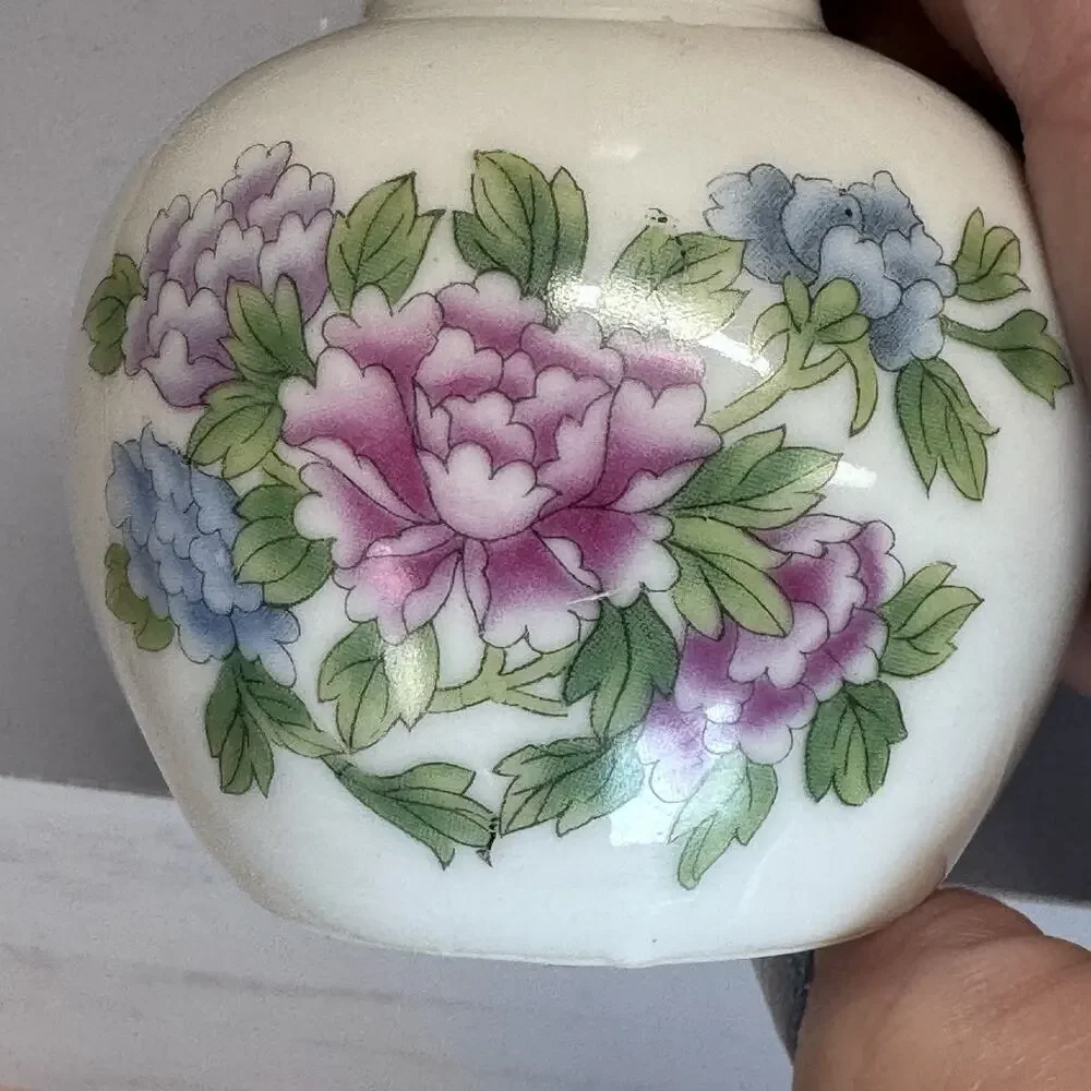 Vintage Mini Chinese Ginger Jar w‎ Lid Floral Peonies Porcelain Asian 2.5
